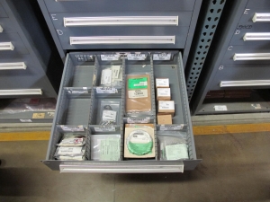 STANLEY VIDMAR HEAVY DUTY 5-DRAWER PARTS CABINET W/ CONTENTS (W-50) LOADING & HANDLING FEE $25-